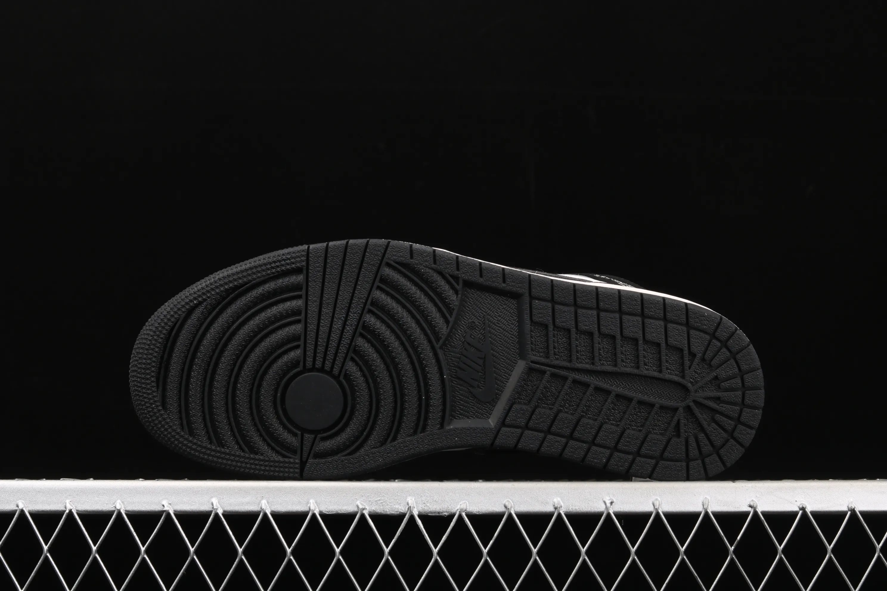 All Categories Air Jordan Jordan Series Basketball Shoes Air Jordan 1 Mid Air Jordan 1 Mid AJ1 Joe 1 Silk Earl Embroidery Thread Hook Mid-top Basketball Shoes 852542-011